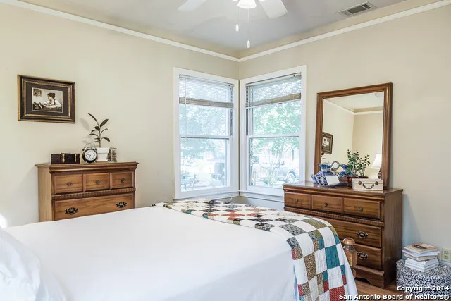 209 LYMAN DR Terrell Hills, TX 78209