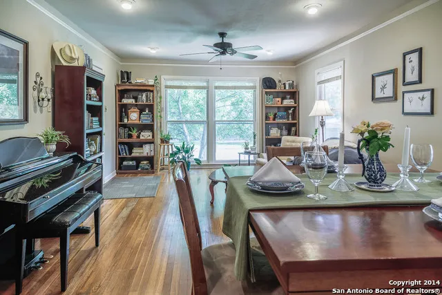 209 LYMAN DR Terrell Hills, TX 78209