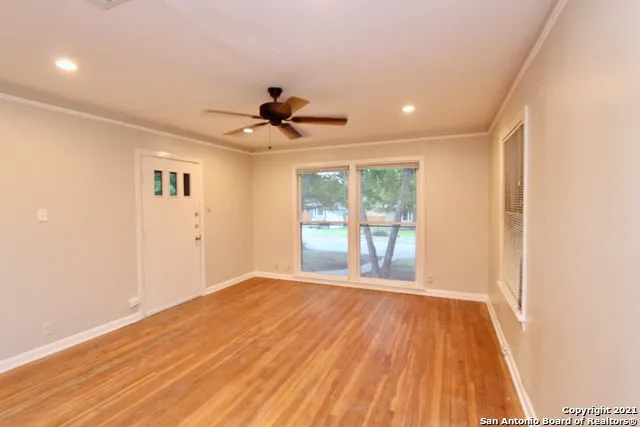 209 LYMAN DR Terrell Hills, TX 78209