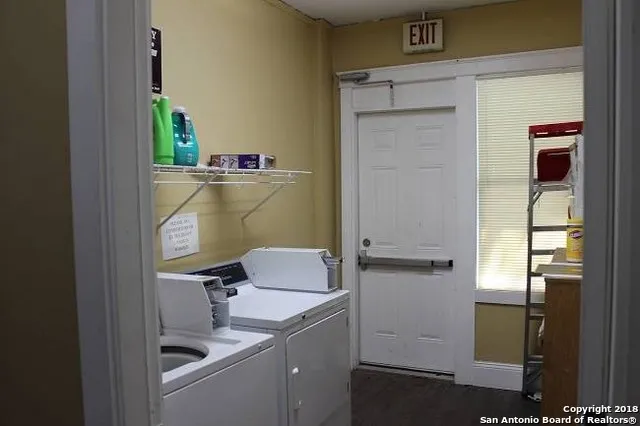 628 S Saint Mary's St Unit 200 San Antonio, TX 78205