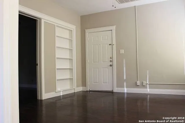 628 S Saint Mary's St Unit 200 San Antonio, TX 78205