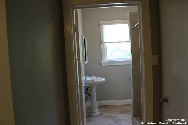628 S Saint Mary's St Unit 200 San Antonio, TX 78205