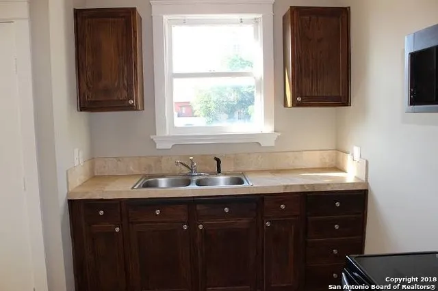 628 S Saint Mary's St Unit 200 San Antonio, TX 78205