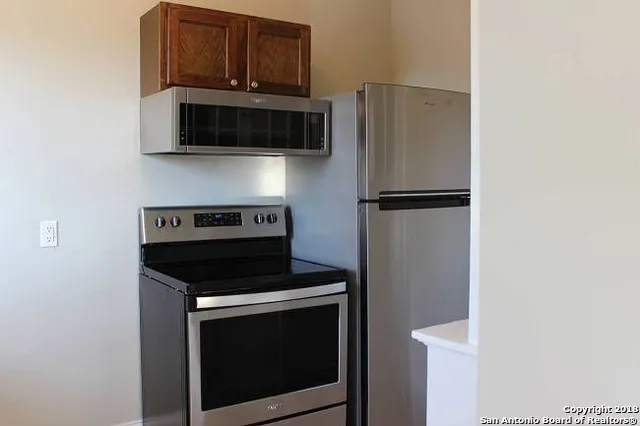 628 S Saint Mary's St Unit 200 San Antonio, TX 78205