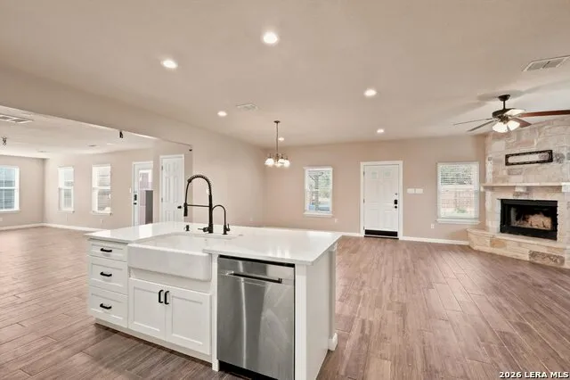 1452 LAKEVIEW DR Canyon Lake, TX 78133