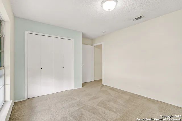 302 GATEWAY ST Converse, TX 78109