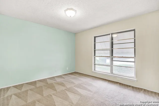 302 GATEWAY ST Converse, TX 78109