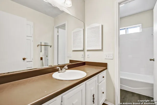 302 GATEWAY ST Converse, TX 78109