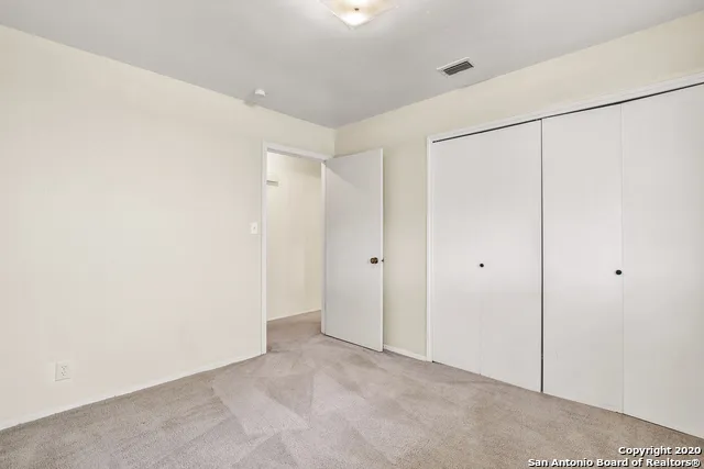 302 GATEWAY ST Converse, TX 78109