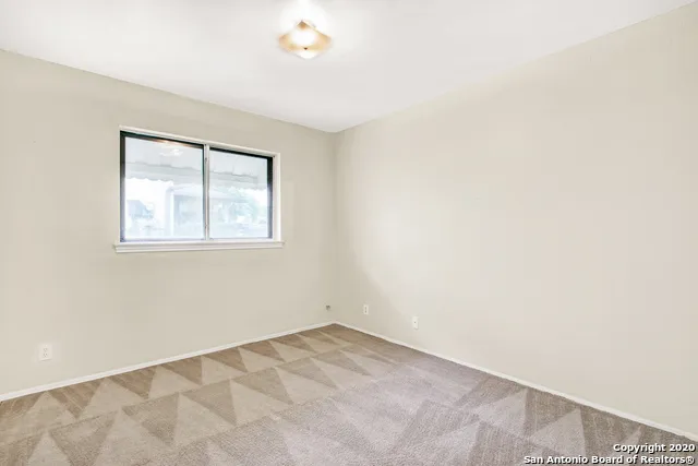 302 GATEWAY ST Converse, TX 78109