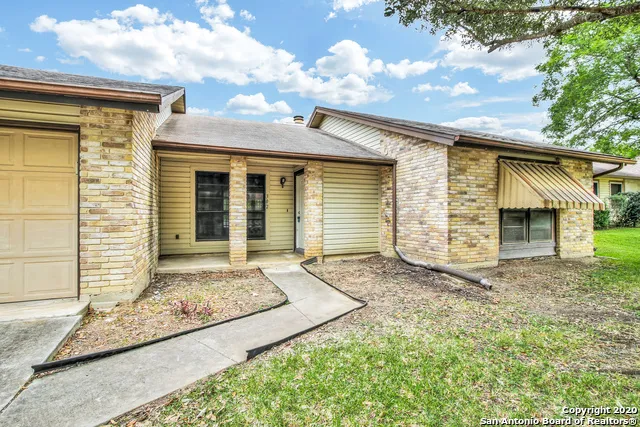 302 GATEWAY ST Converse, TX 78109