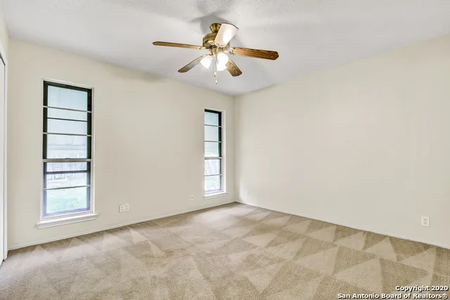 302 GATEWAY ST Converse, TX 78109