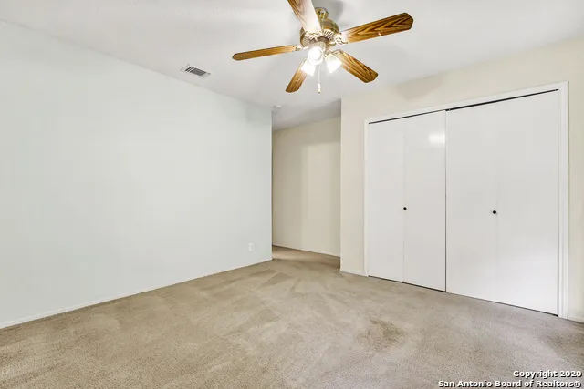 302 GATEWAY ST Converse, TX 78109