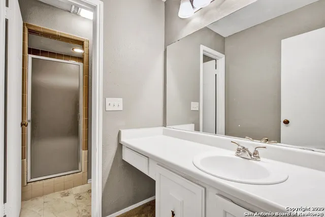 302 GATEWAY ST Converse, TX 78109