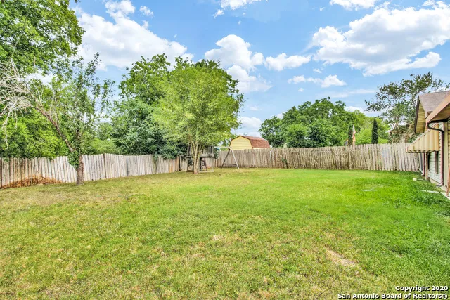 302 GATEWAY ST Converse, TX 78109