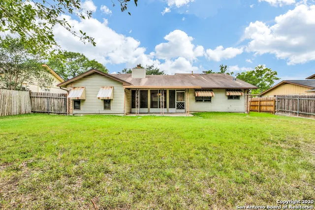 302 GATEWAY ST Converse, TX 78109