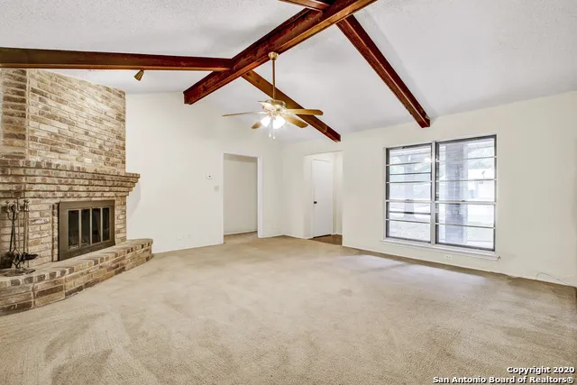 302 GATEWAY ST Converse, TX 78109