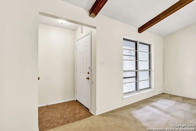 302 GATEWAY ST Converse, TX 78109