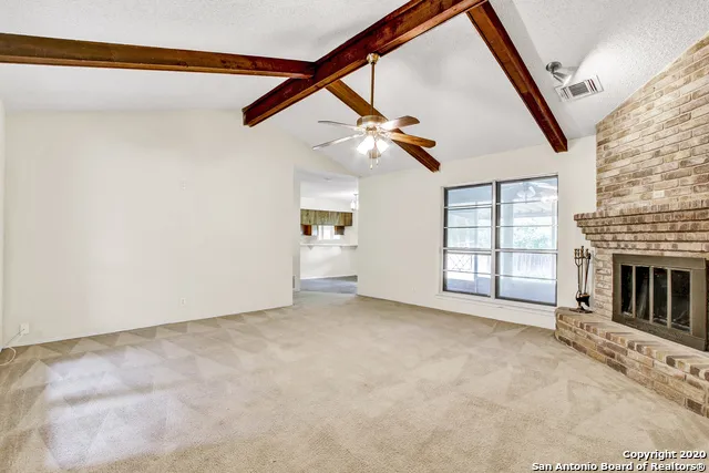 302 GATEWAY ST Converse, TX 78109