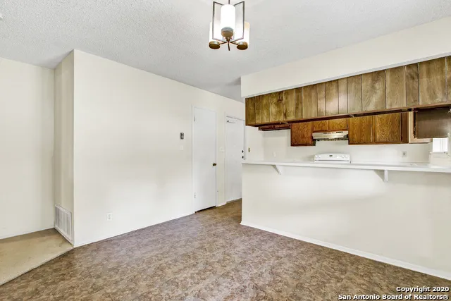 302 GATEWAY ST Converse, TX 78109