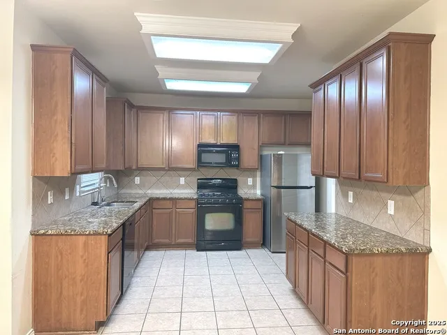 8914 IMPERIAL CROSS Helotes, TX 78023