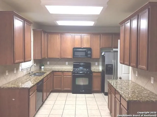 8914 IMPERIAL CROSS Helotes, TX 78023