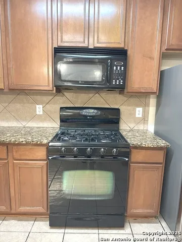 8914 IMPERIAL CROSS Helotes, TX 78023
