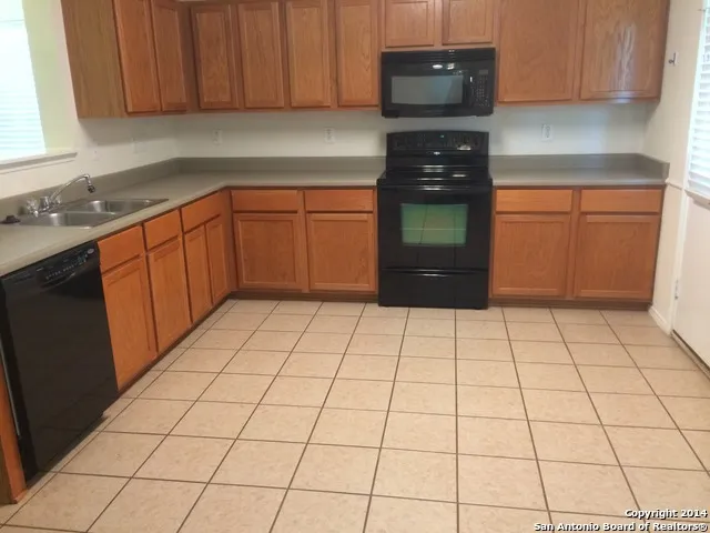 16246 STALLION RANCH Selma, TX 78154