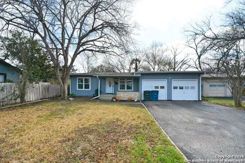 571 W MERRIWEATHER ST