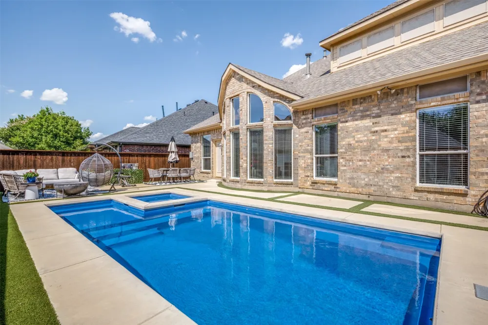 8019 Navisota Drive Lantana, TX 76226