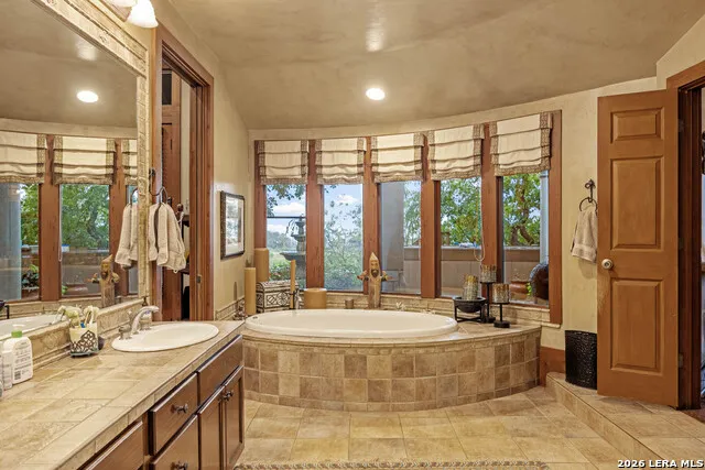 204 Ranch House Rd Kerrville, TX 78028