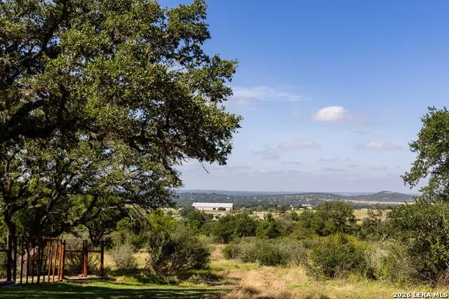 204 Ranch House Rd Kerrville, TX 78028