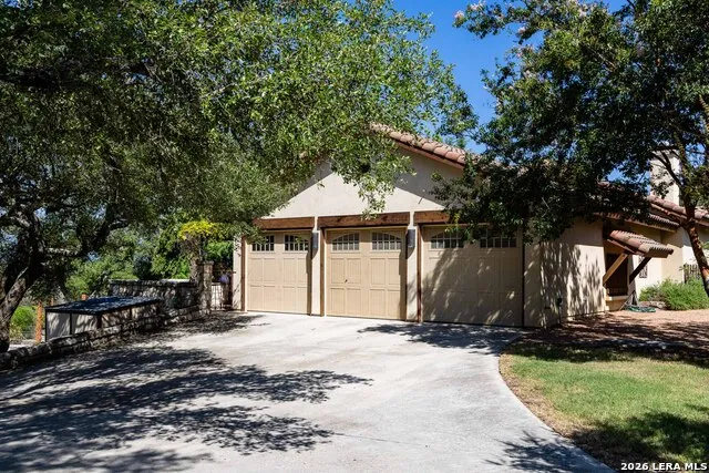204 Ranch House Rd Kerrville, TX 78028