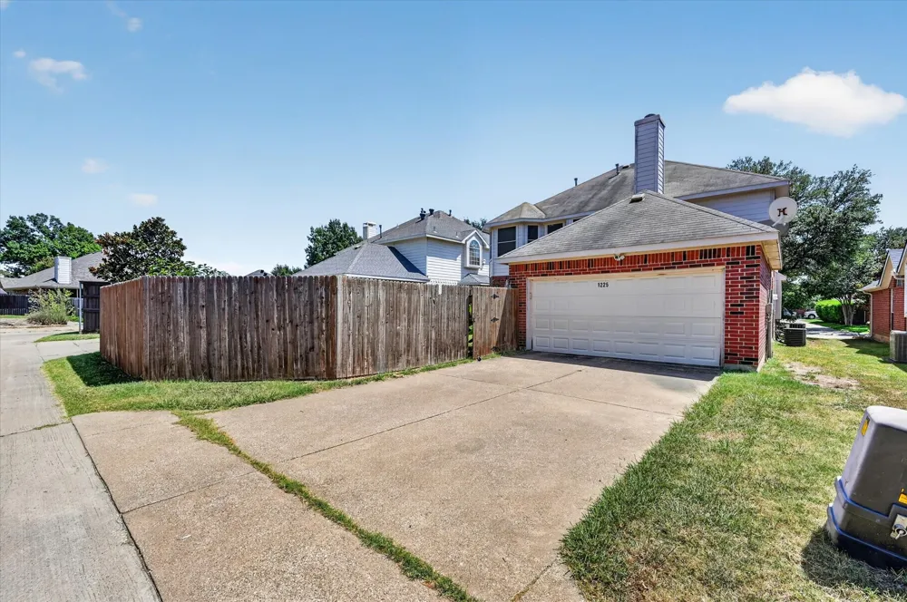 1225 Sam Dennis Drive Lewisville, TX 75077
