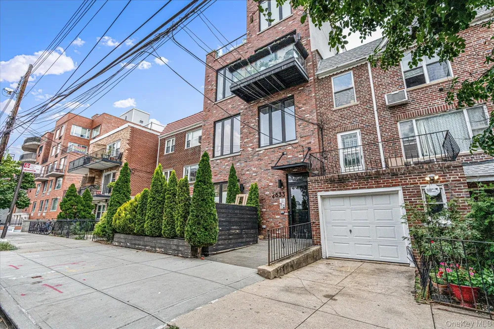 26-33 28th Street #4A Astoria, NY 11102