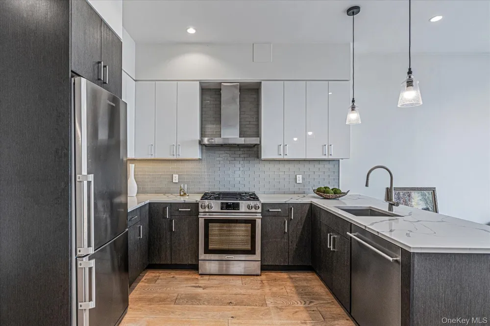 26-33 28th Street #4A Astoria, NY 11102