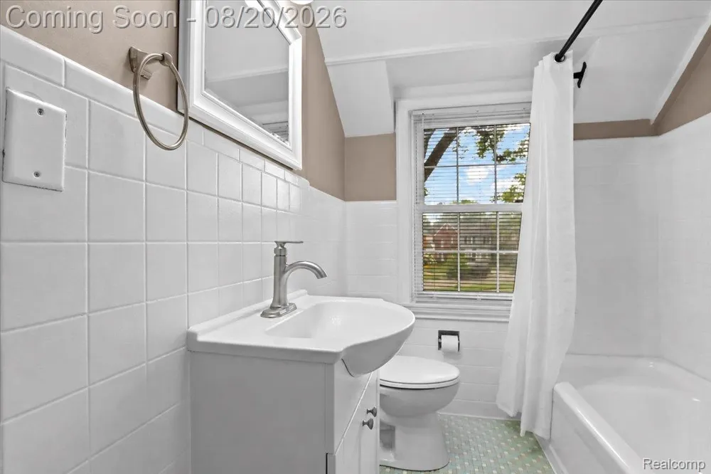 429 Moran Road Grosse Pointe Farms City, MI 48236