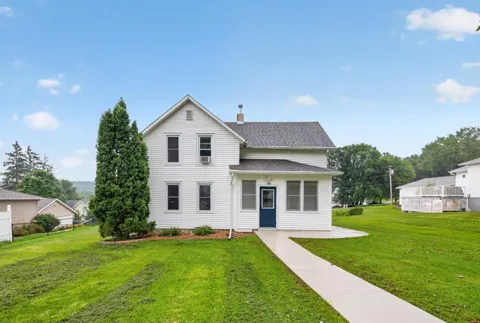 704 Viking Avenue S