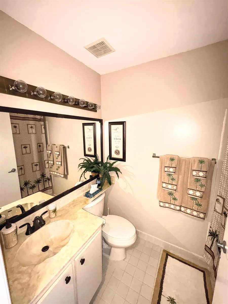 4712 E LUCERNE LAKES BOULEVARD E #203 Lake Worth, FL 33467