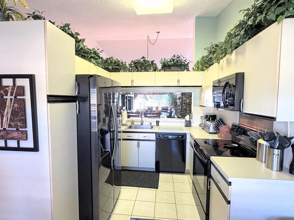 4712 E LUCERNE LAKES BOULEVARD E #203 Lake Worth, FL 33467