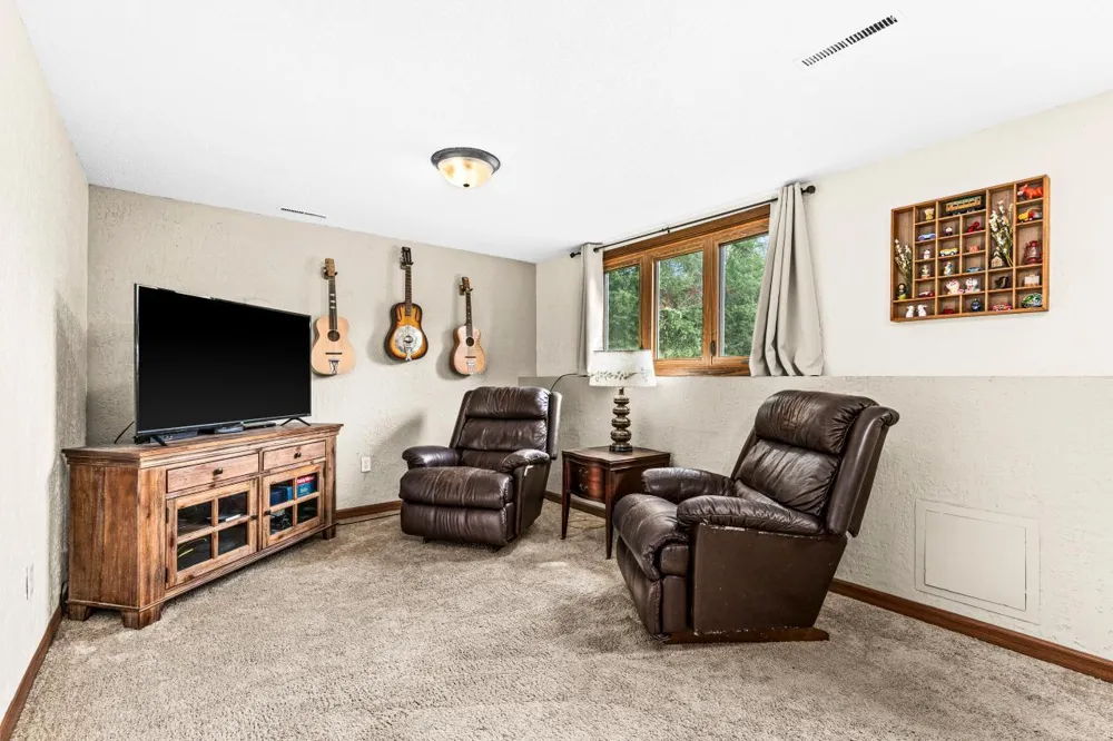 4019 Chambersburg Avenue Duluth, MN 55811