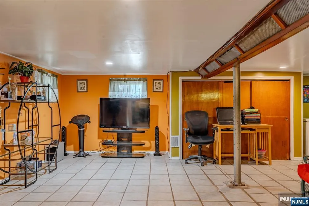 45 Morse East Orange, NJ 07017