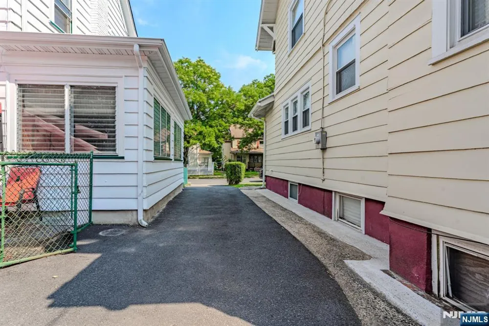 45 Morse East Orange, NJ 07017