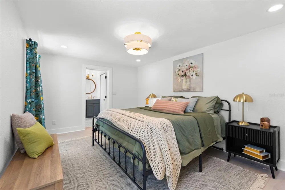 1211 16TH AVENUE St Petersburg, FL 33704