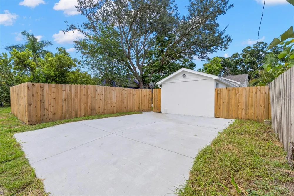 1211 16TH AVENUE St Petersburg, FL 33704