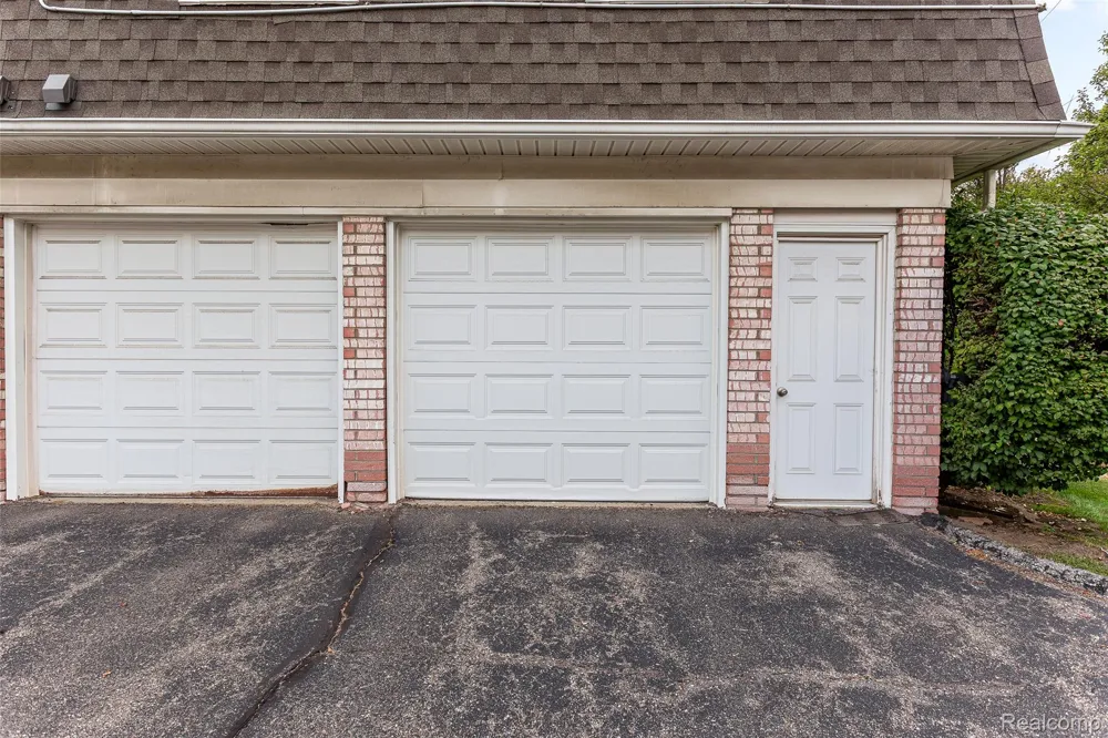 2260 Hix Road Westland City, MI 48185