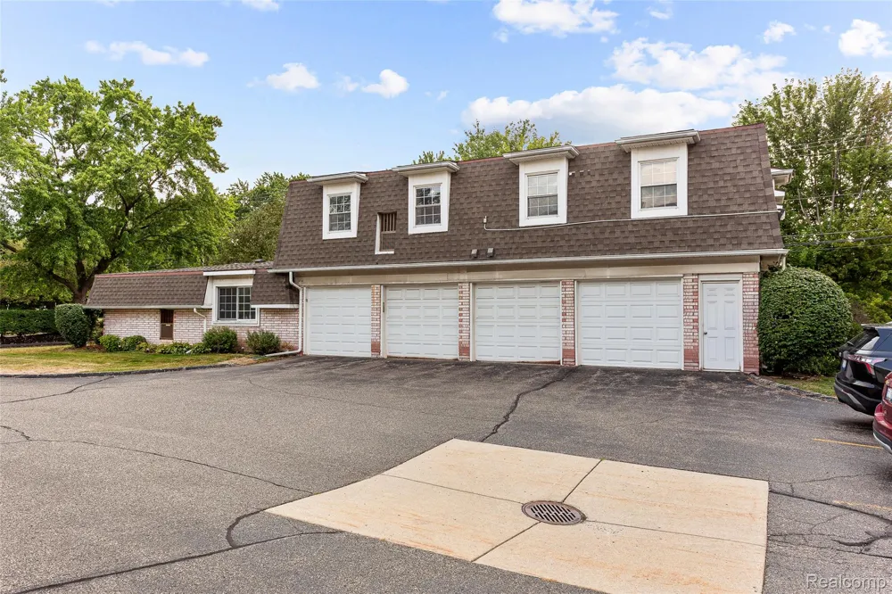 2260 Hix Road Westland City, MI 48185
