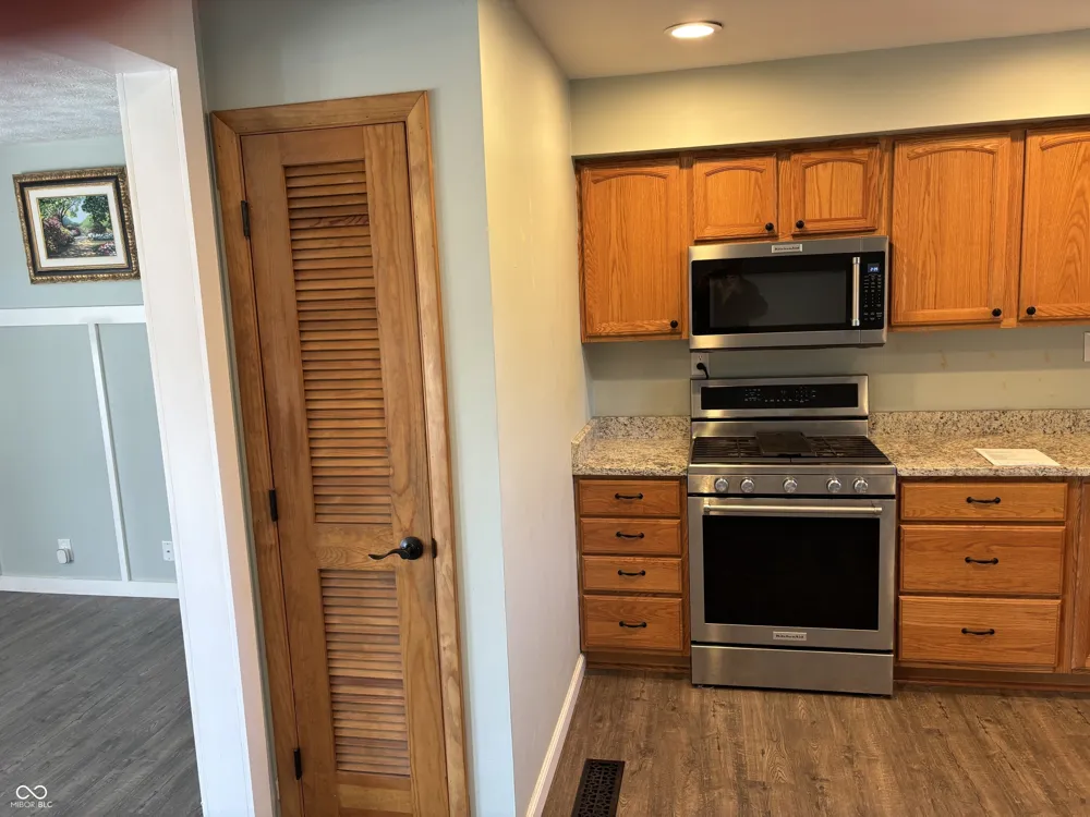 7261 S 250 E Columbus, IN 47201