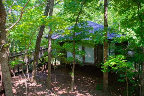 40 Treetopper Lane