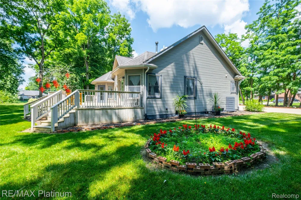 13268 Harborview Drive Fenton Charter Township, MI 48451